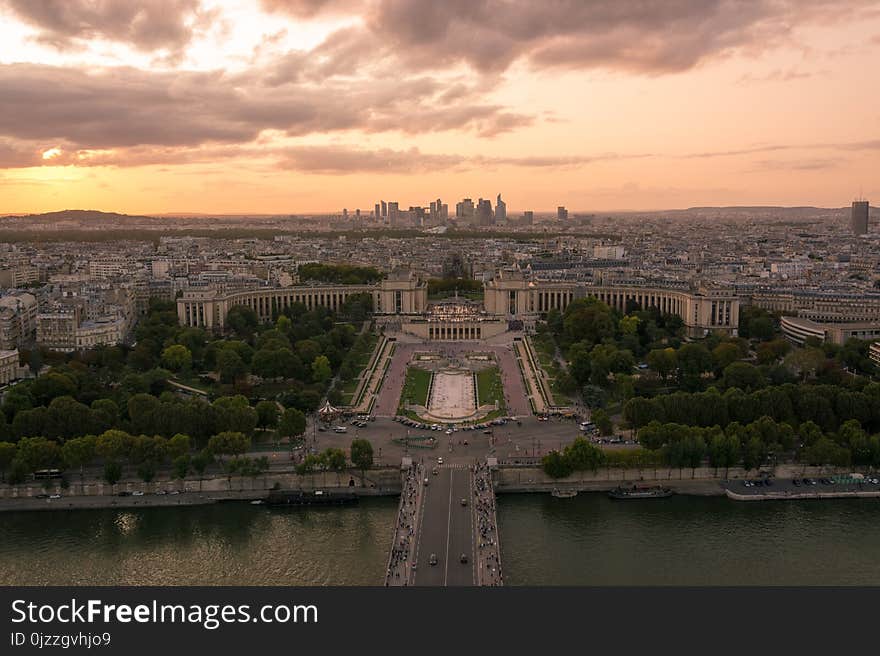 Sky, Landmark, City, Historic Site