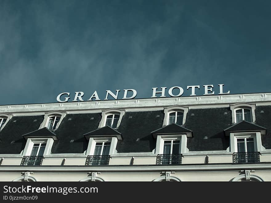 Sky, Landmark, Building, Architecture