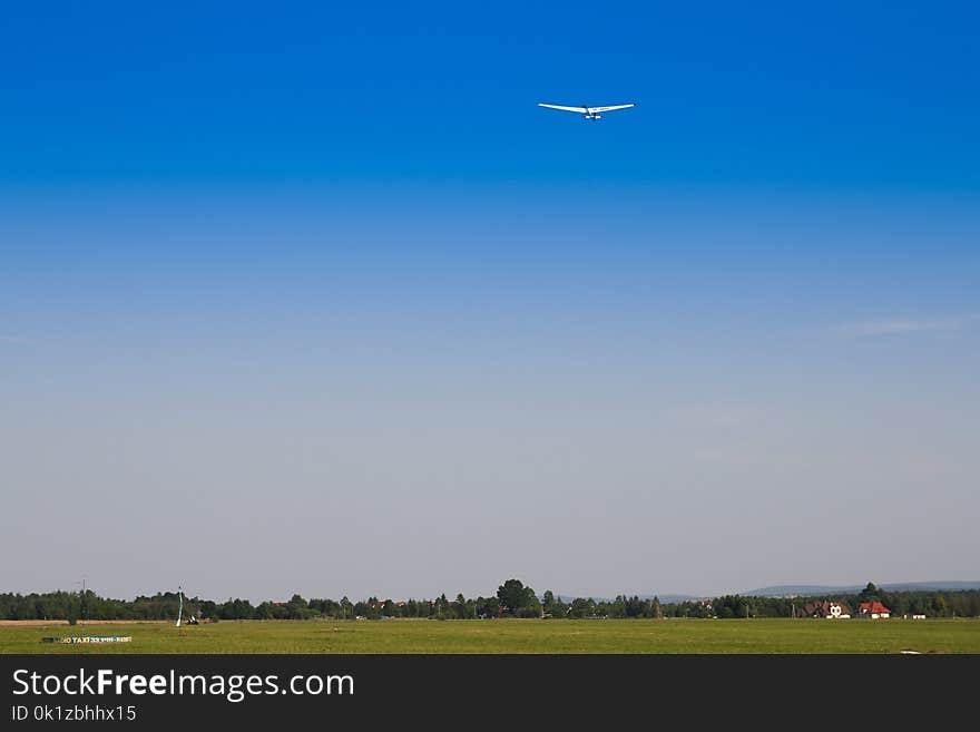 Sky, Daytime, Airplane, Grassland