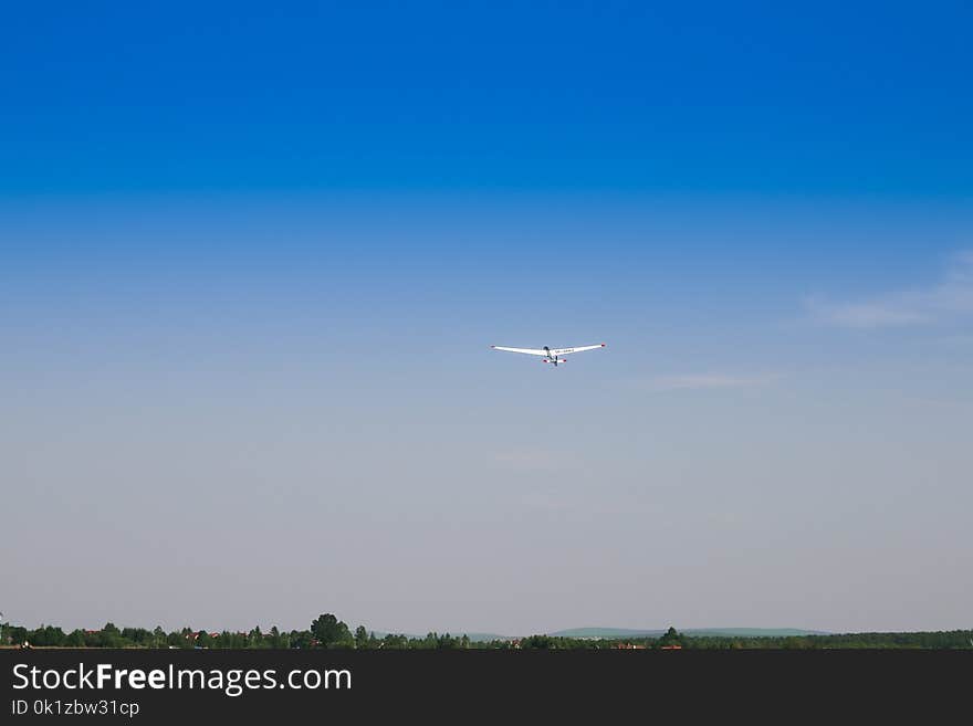 Sky, Daytime, Atmosphere, Flight