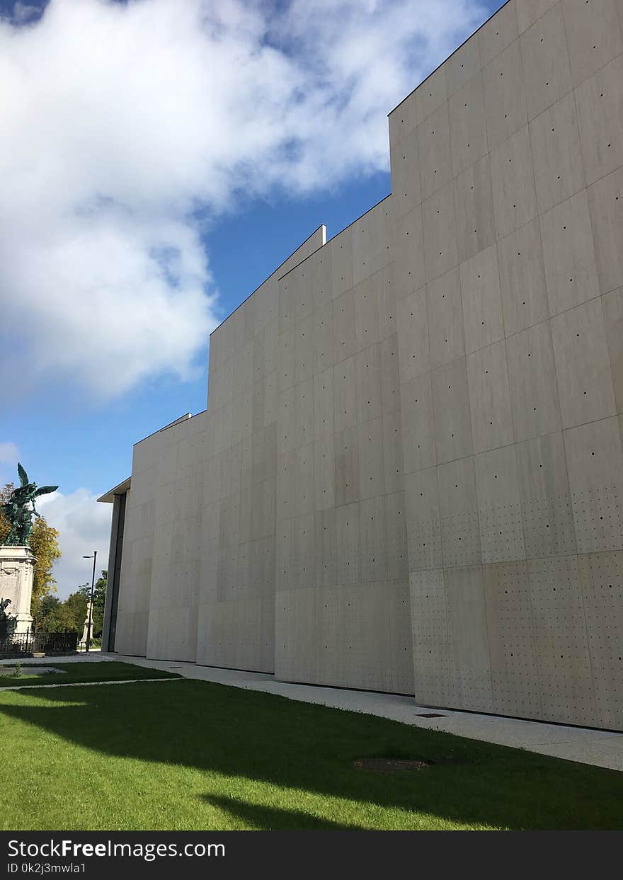 Sky, Wall, Property, Architecture