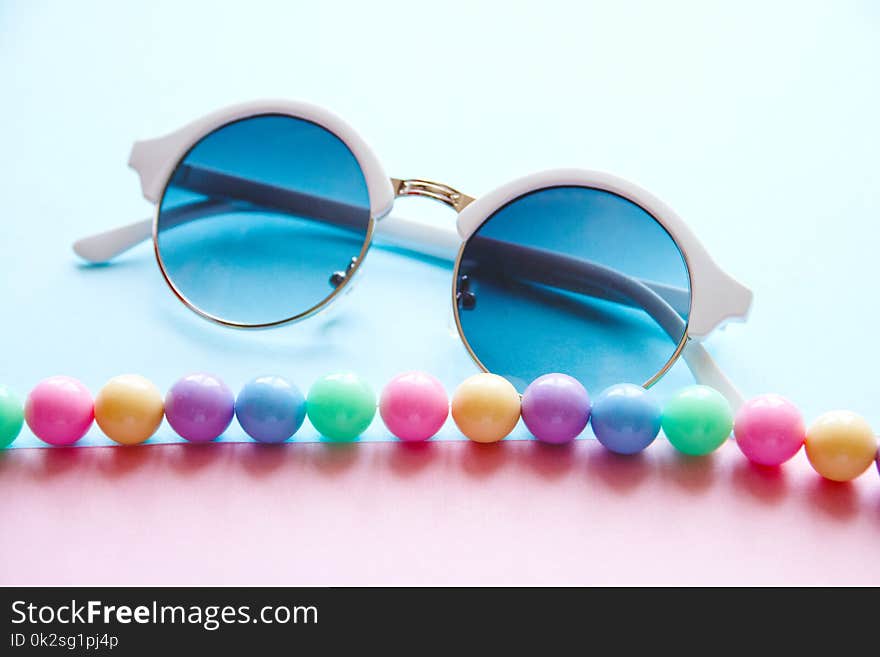 Spring multi-colored beads and round white glasses