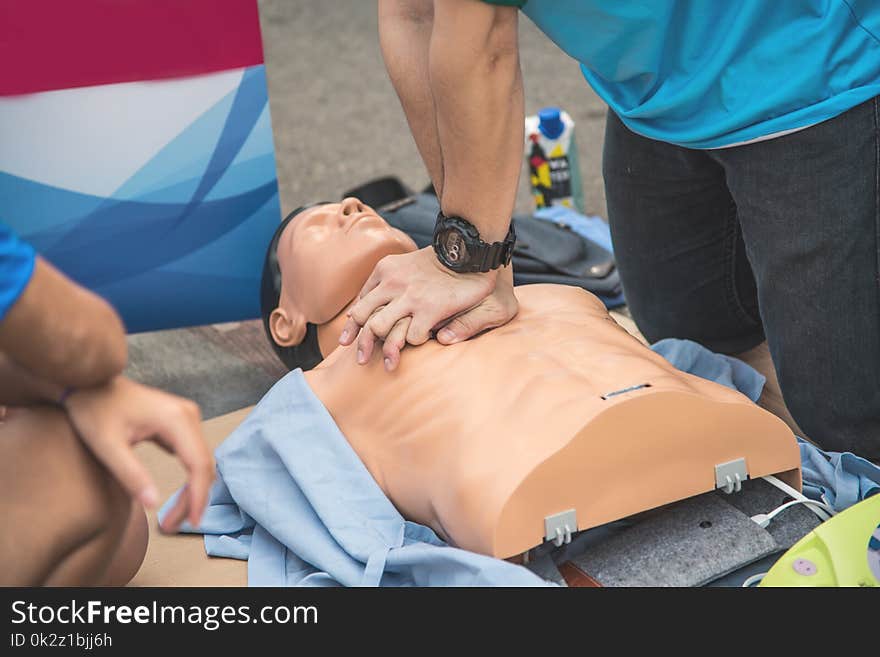 Demonstration of CPR with rubber puppets is a teaching method to