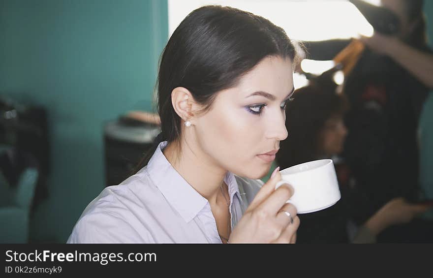 Woman at the hair salon drink coffee, close up