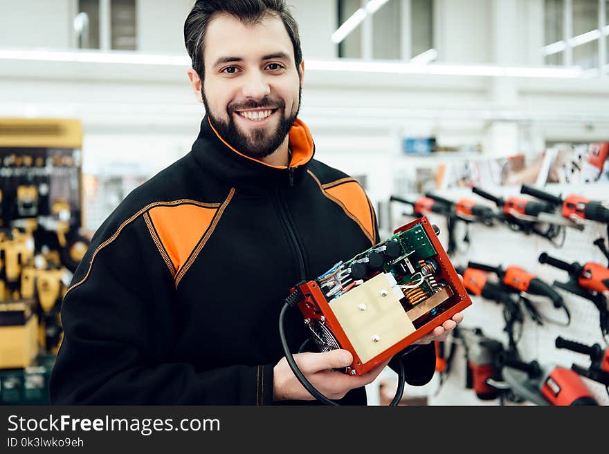 Map is posing with uninterruptible power supply, ups model in power tools store.