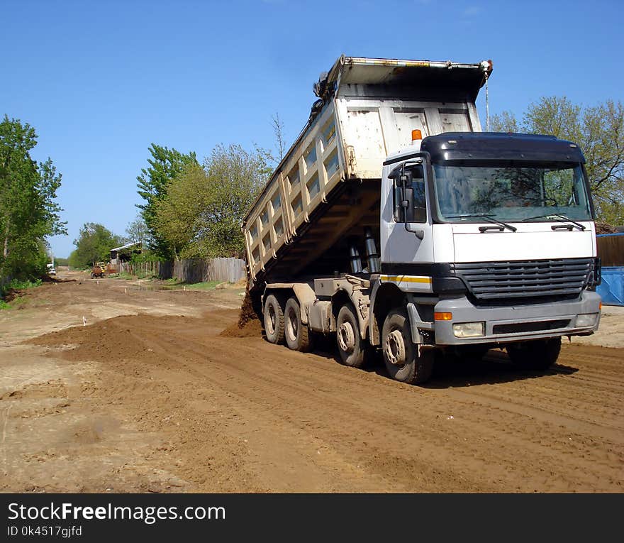 White truck dumper