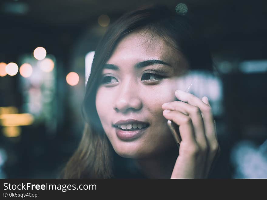 Young woman talking on mobile phone during rest in coffee shop.