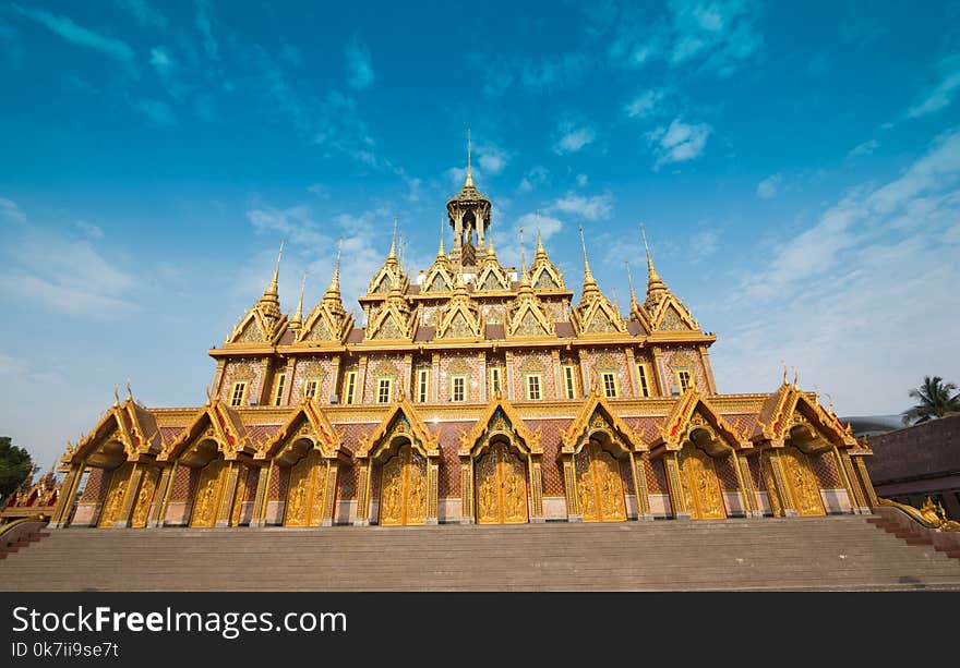 Golden sanctuaryTemple in Wat Tha Sung Uthai Thani