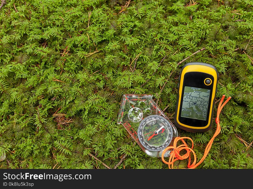 Finding The Right Position In The Forest With A Compass And GPS