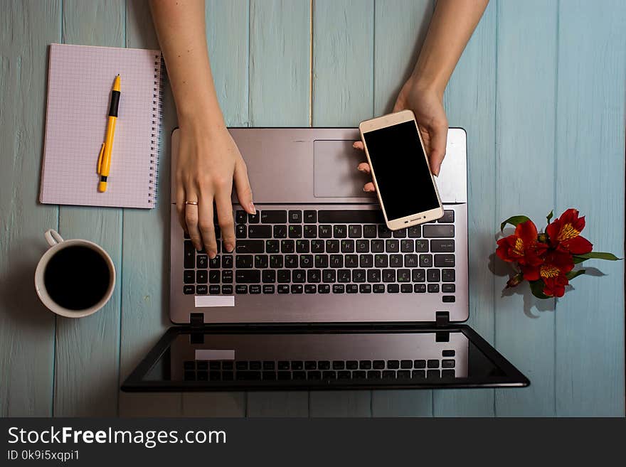 Young business woman working on laptop computer while sitting in cafe bar. Flat lay