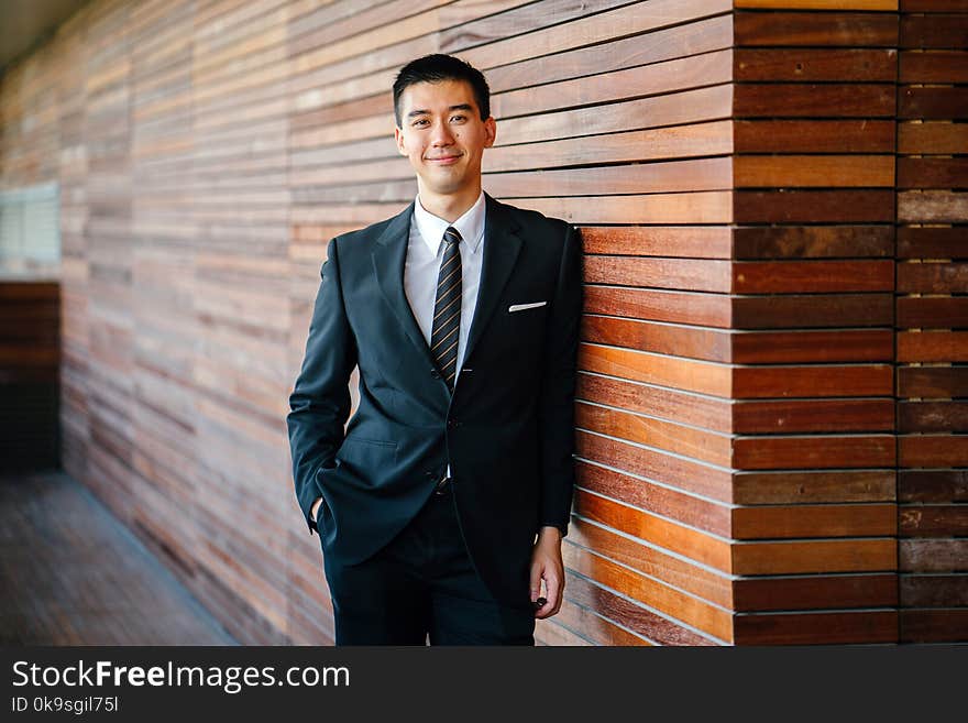 Men&#x27;s Wearing Black Suit Jacket and Pants