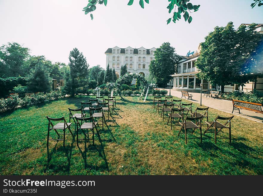 Registration of the exit ceremony. in the garden there are wooden chairs and an eco-arch. Registration of the exit ceremony. in the garden there are wooden chairs and an eco-arch