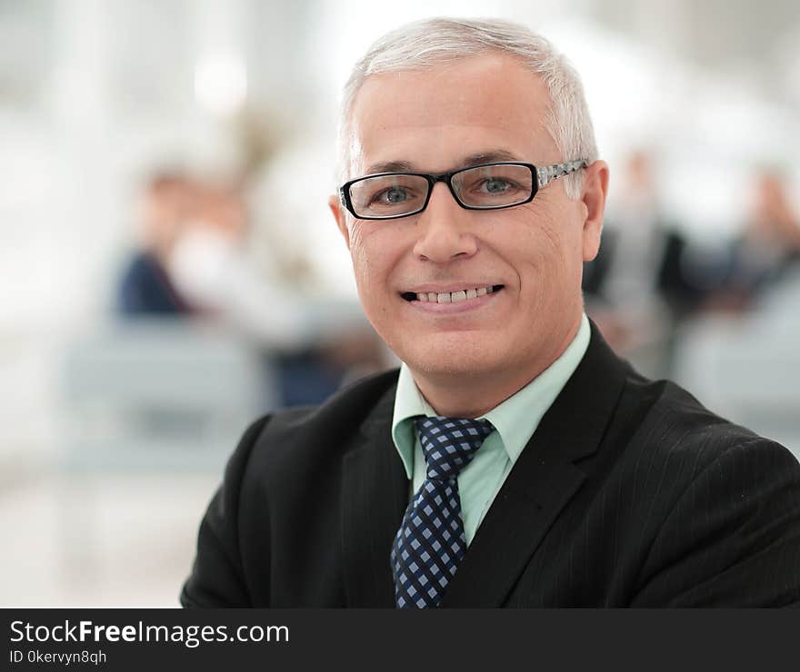 Close up portrait of senior businessman in office. photo with copy space.