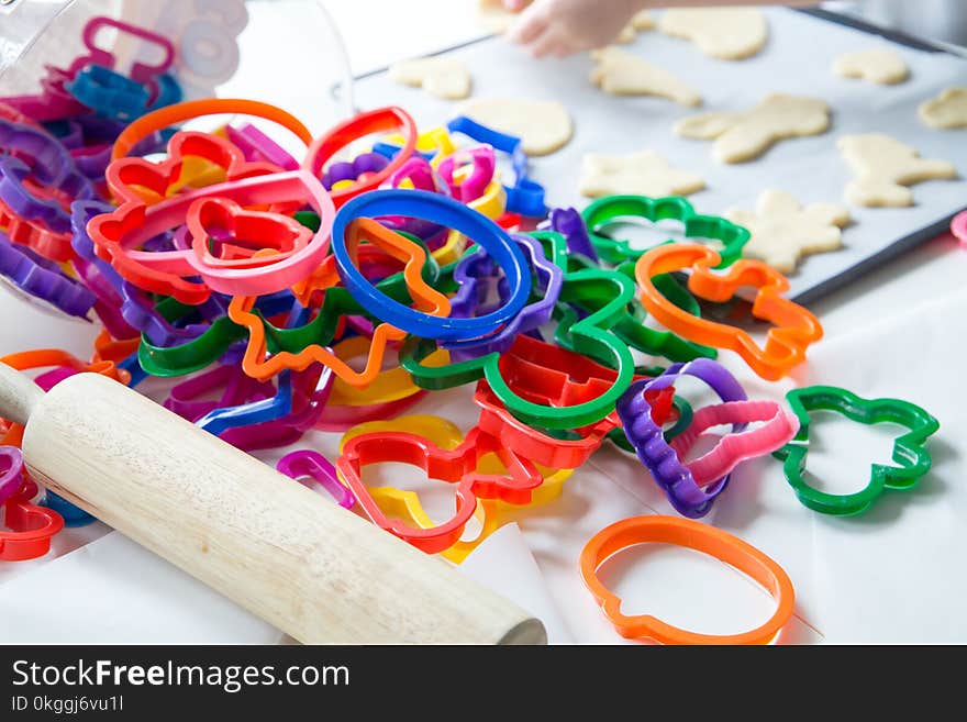 Toddler&#x27;s Multicolored Molding Trays