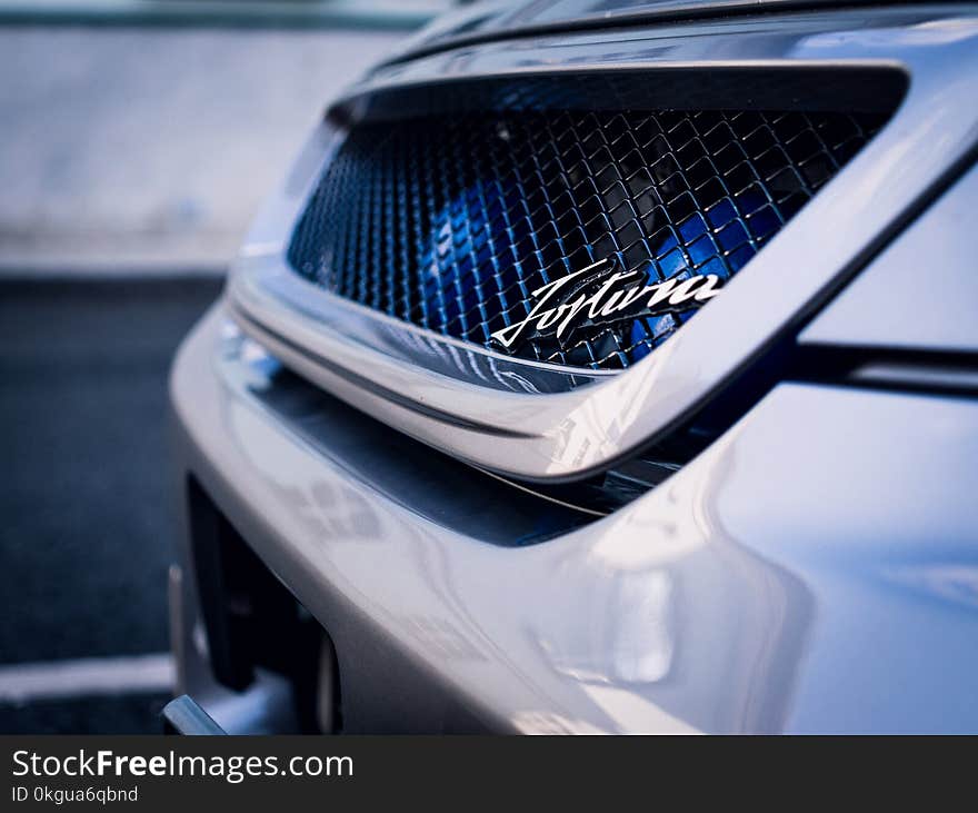 Shallow Focus Photography of Car&#x27;s Front Grill