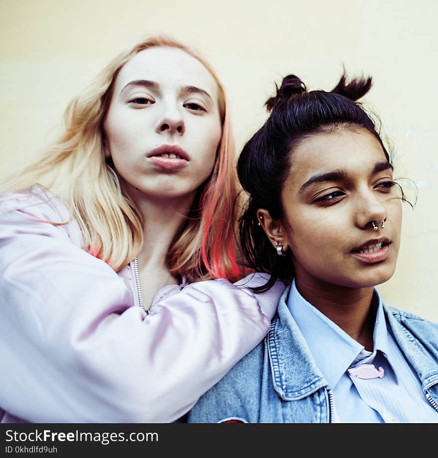 Two teenage girls infront of university building smiling, having fun traveling europe, lifestyle people concept close up