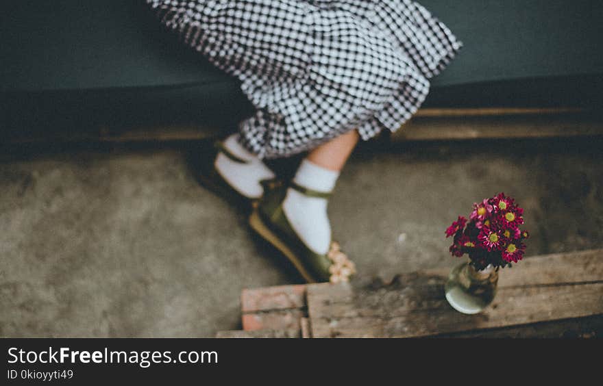 Selective Focus Photo of Pink Petaled Flowers Centerpiece