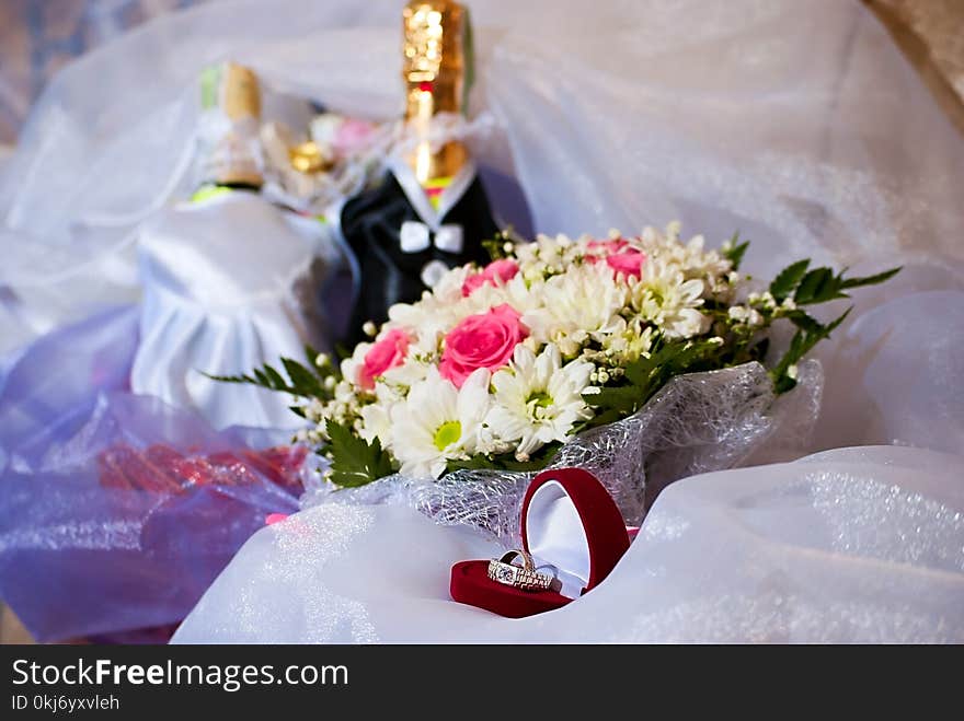 Small bridal bouquet with rings