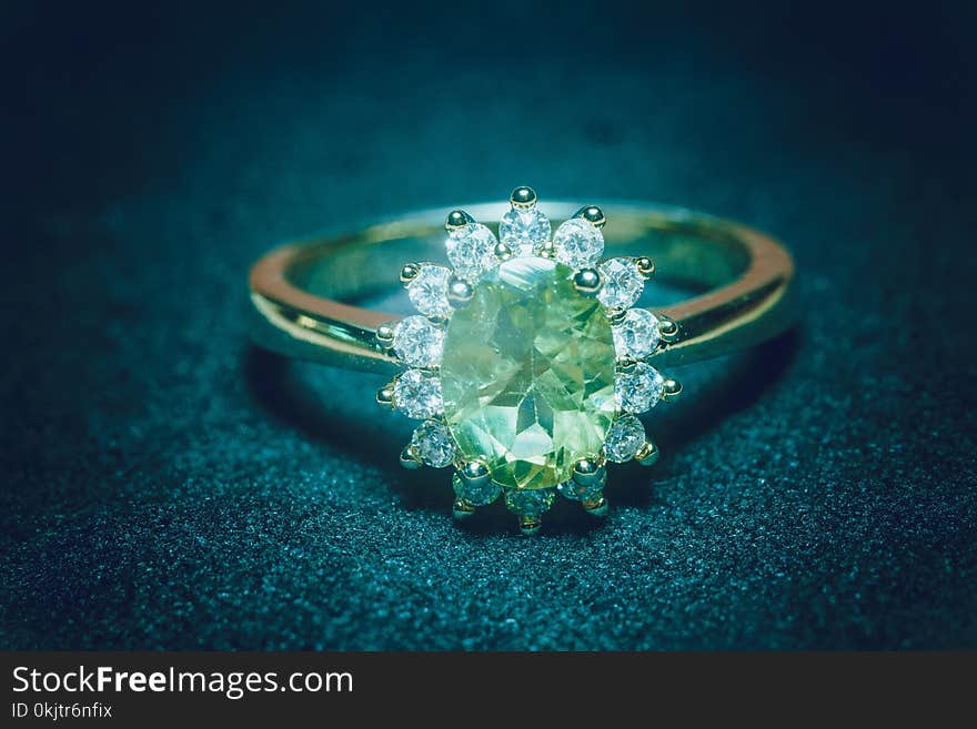 Gold ring with peridot