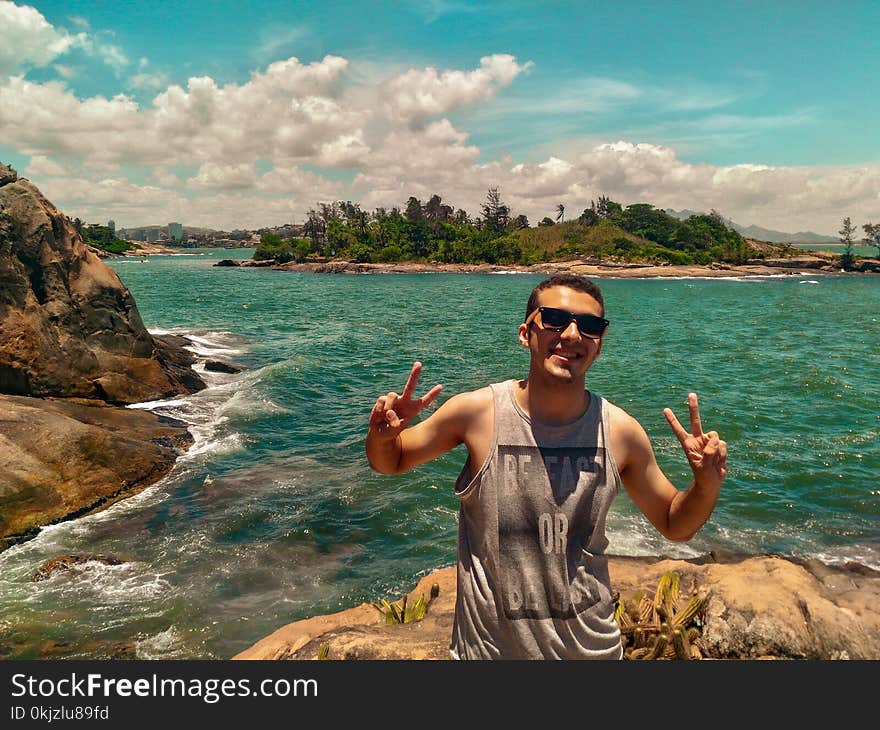 Man Wearing Gray Crew-neck Tank Top