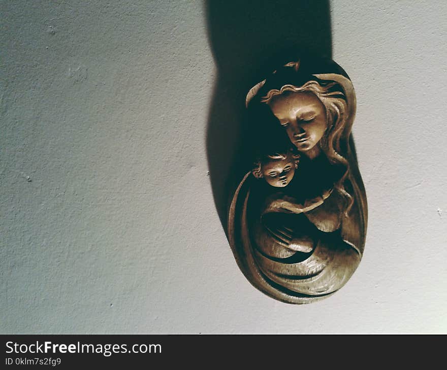 Woman Hugging Her Kid Bust Figurine