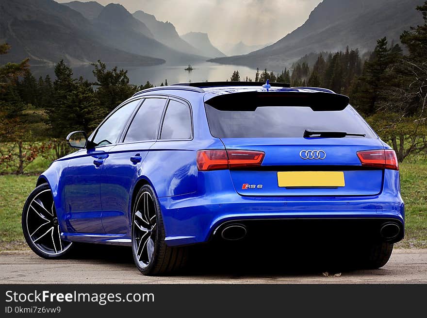 Photo of Blue Audi RS 6