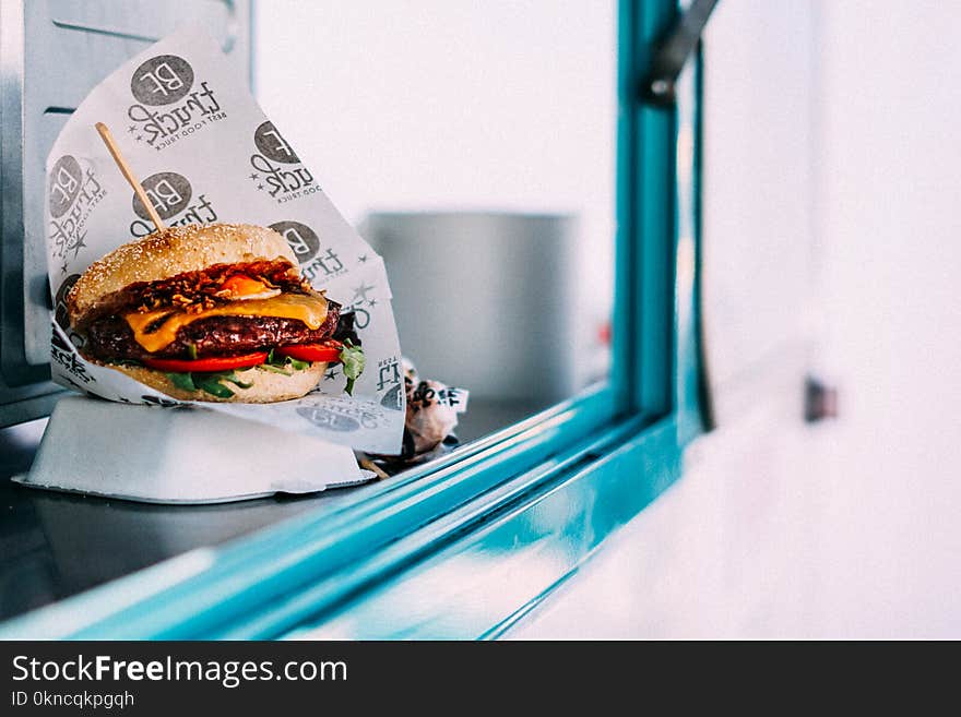 Selective Focus Photography of Cooked Burger