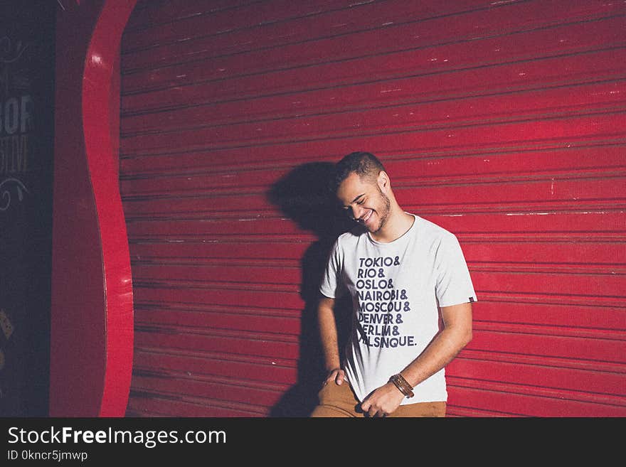 Man Wearing Gray Crew-neck Shirt