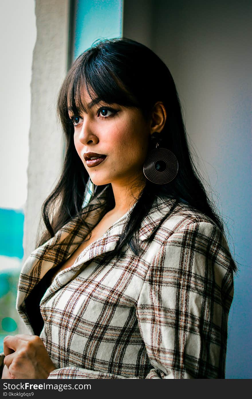 Woman Wearing Gray and Brown Plaid Dress Shirt