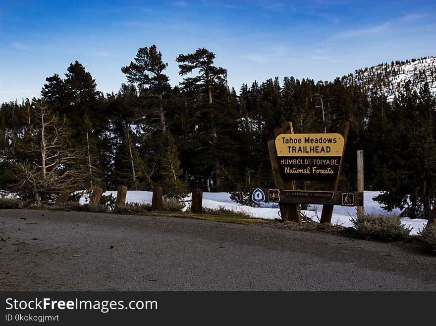 Tohoe Meadows Trailhead Signage