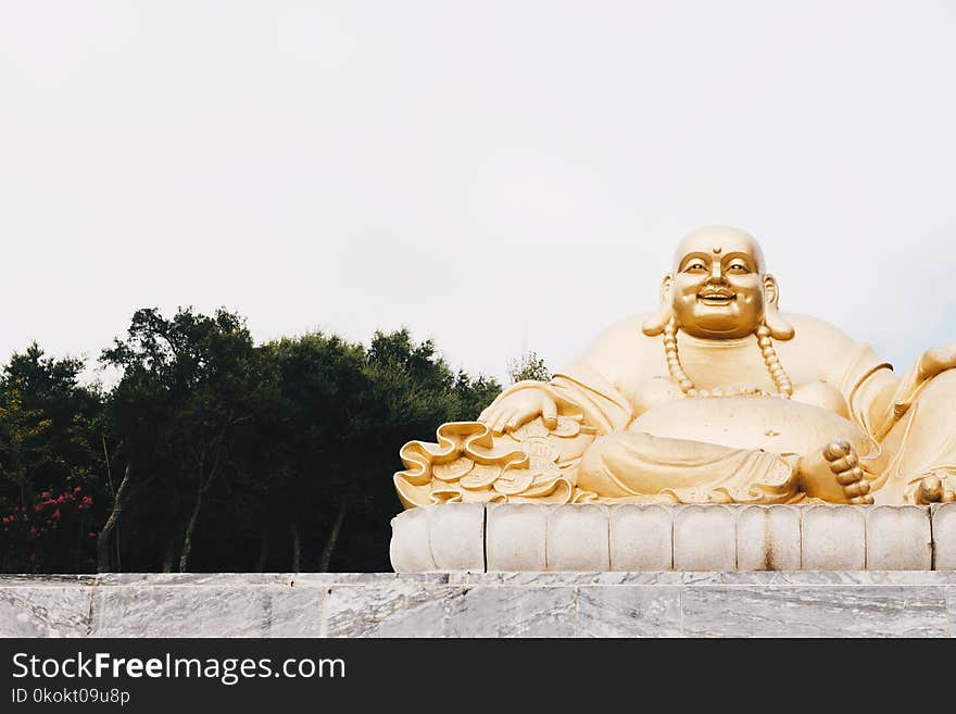 Gold Buddah Statue