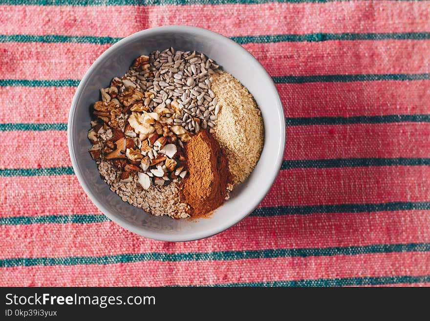 Round Ceramic Bowl With Spices