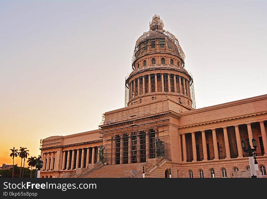 Landmark, Classical Architecture, Historic Site, Sky