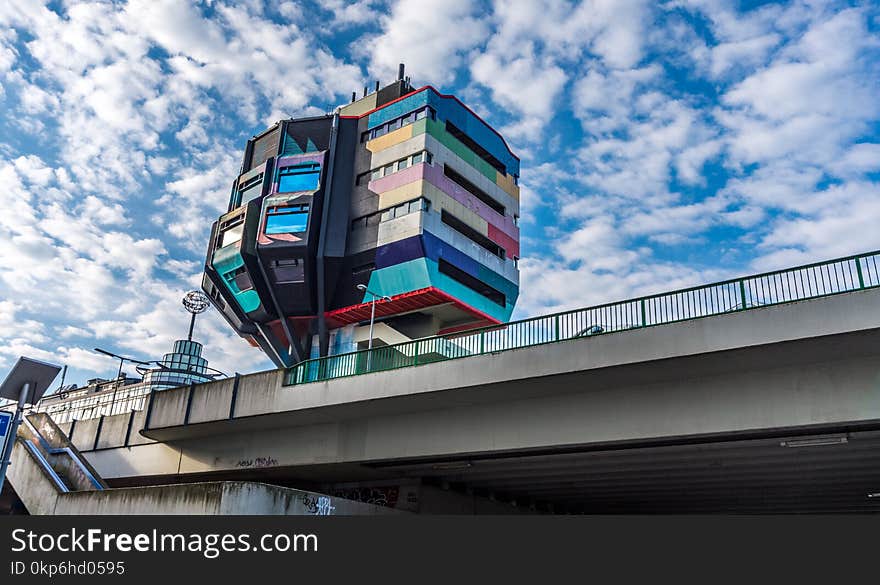 Building, Sky, Metropolitan Area, Architecture