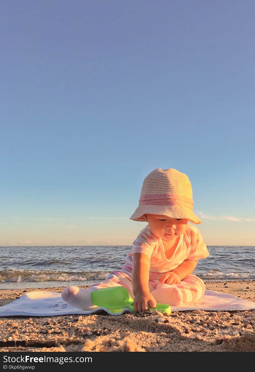 Sea, Body Of Water, Sky, Shore