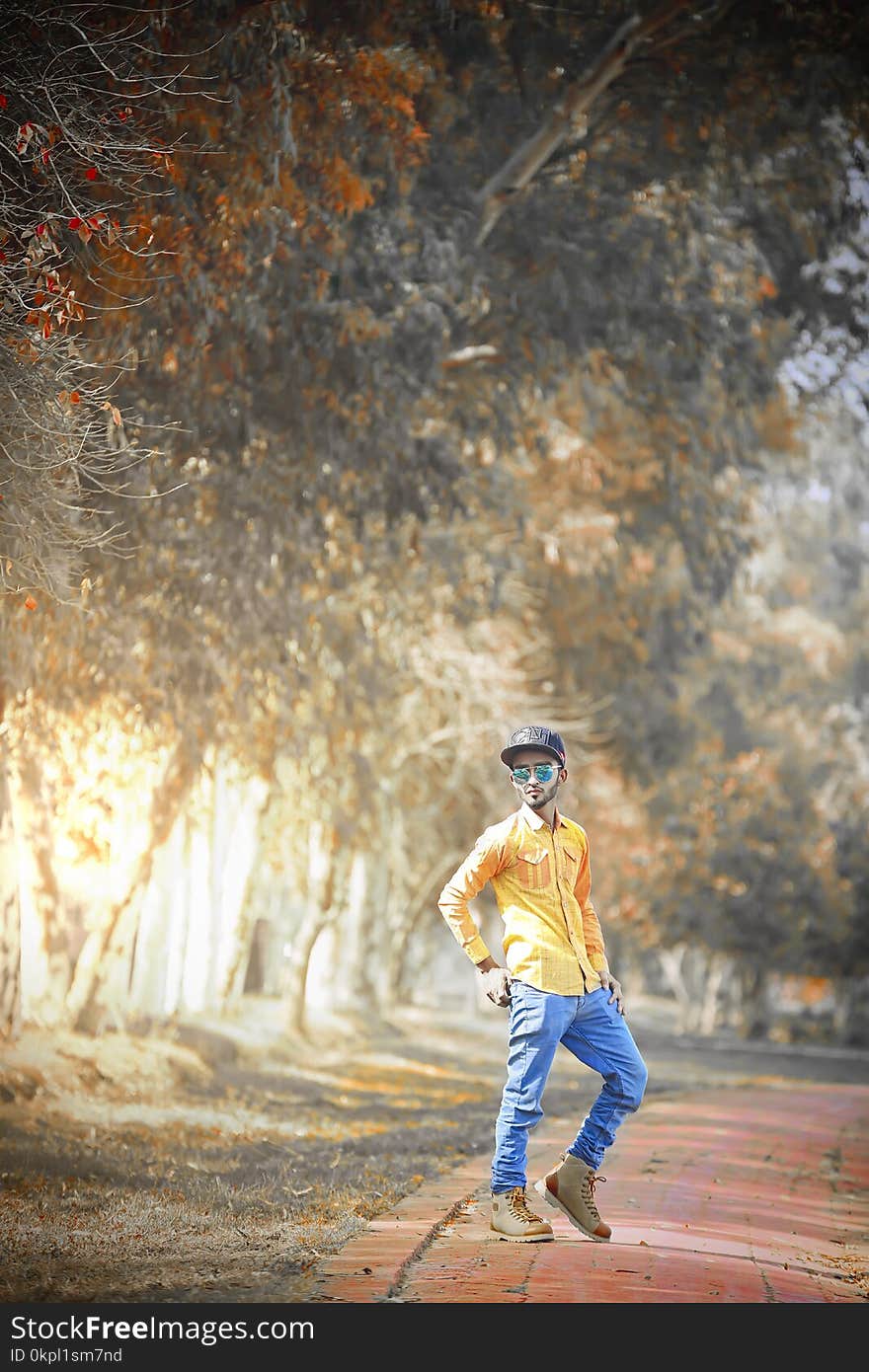 Men&#x27;s Yellow Dress Shirt And Blue Denim Jeans