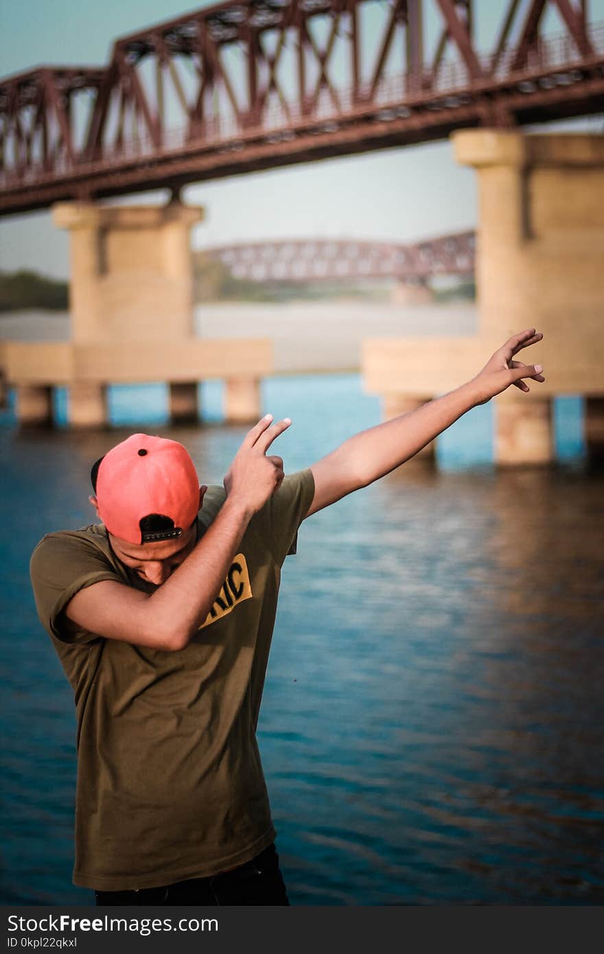 Man Wearing Gray T-shirt and Pink Cap