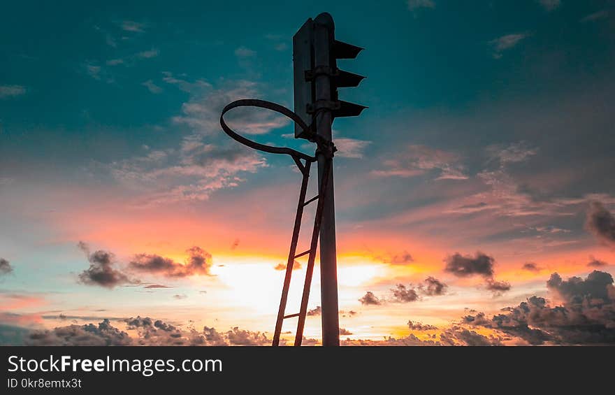 Photo of Brown Basketball Hoop