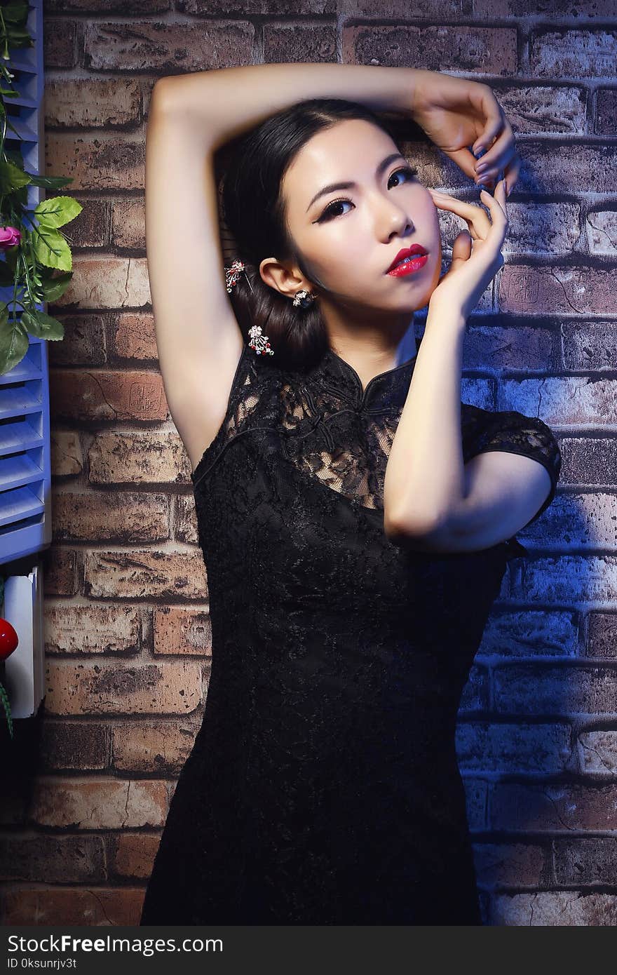 Asian beauty and cheongsam（Retro style）