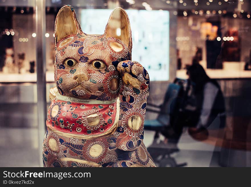 Shallow Focus Photography of Maneki-neko Figurine