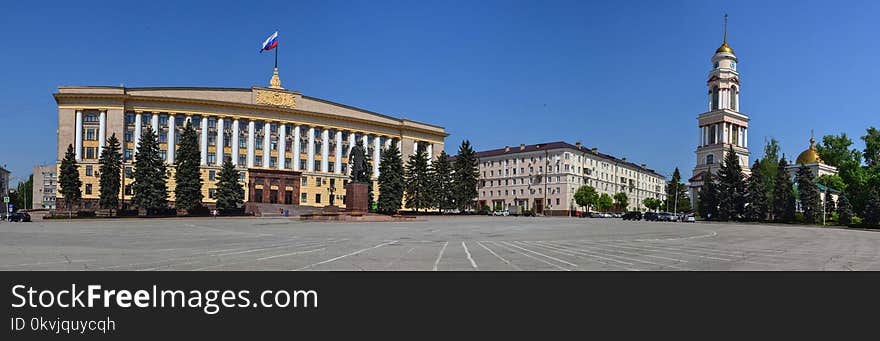 Landmark, Sky, Plaza, Town Square