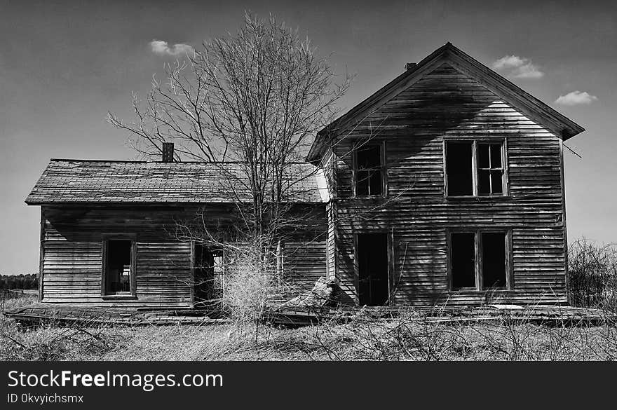 Photo of Grayscale House