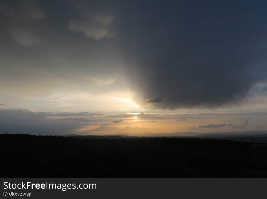 Sky, Horizon, Atmosphere, Daytime