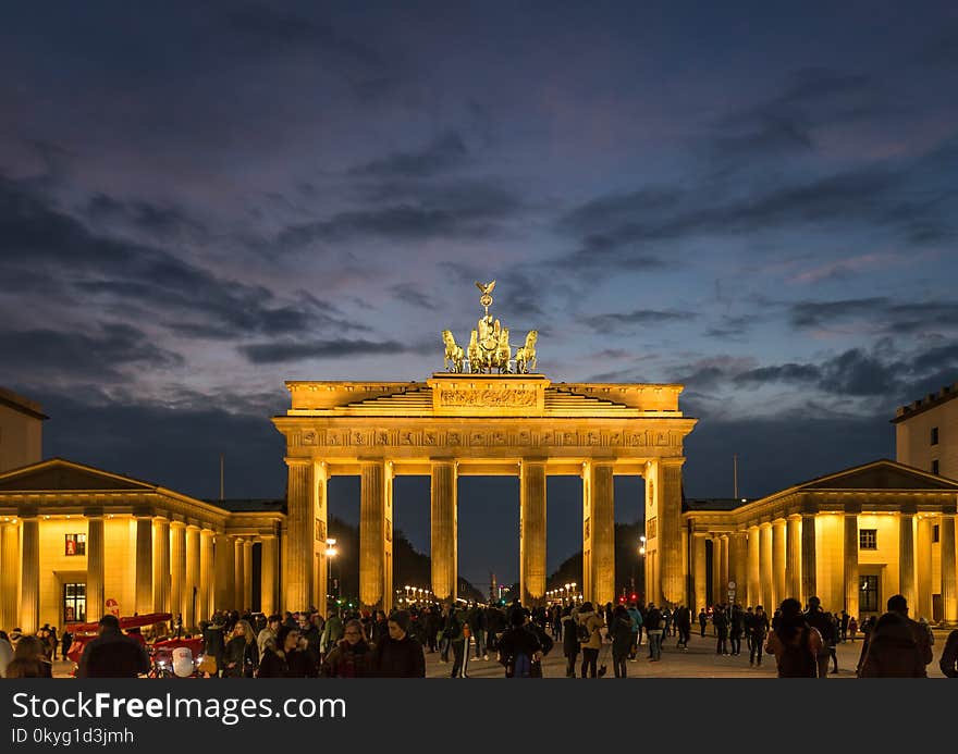 Sky, Landmark, Tourist Attraction, Light