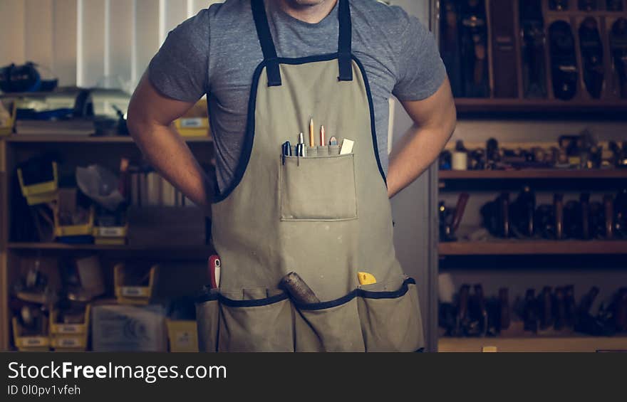 Photo of Man Wearing Gray Shirt and Apron