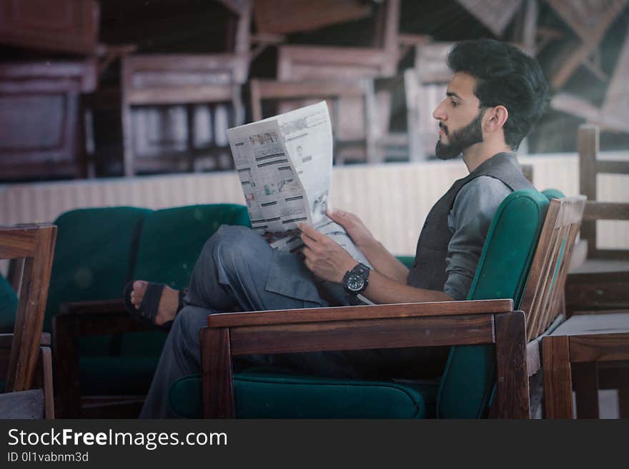 Sitting, Conversation, Human Behavior, Girl