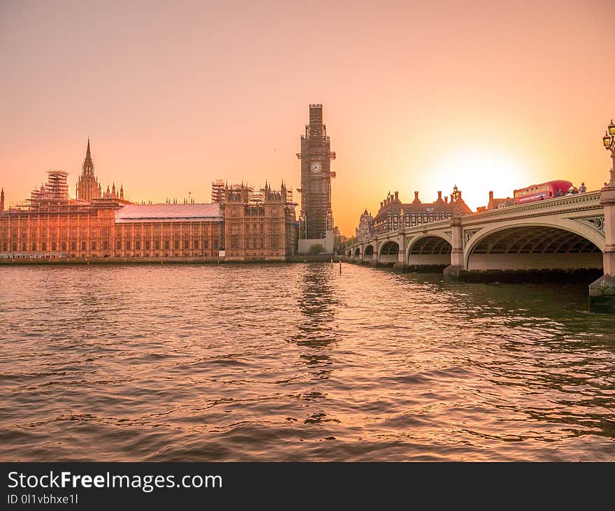 Landmark, Waterway, Sky, City