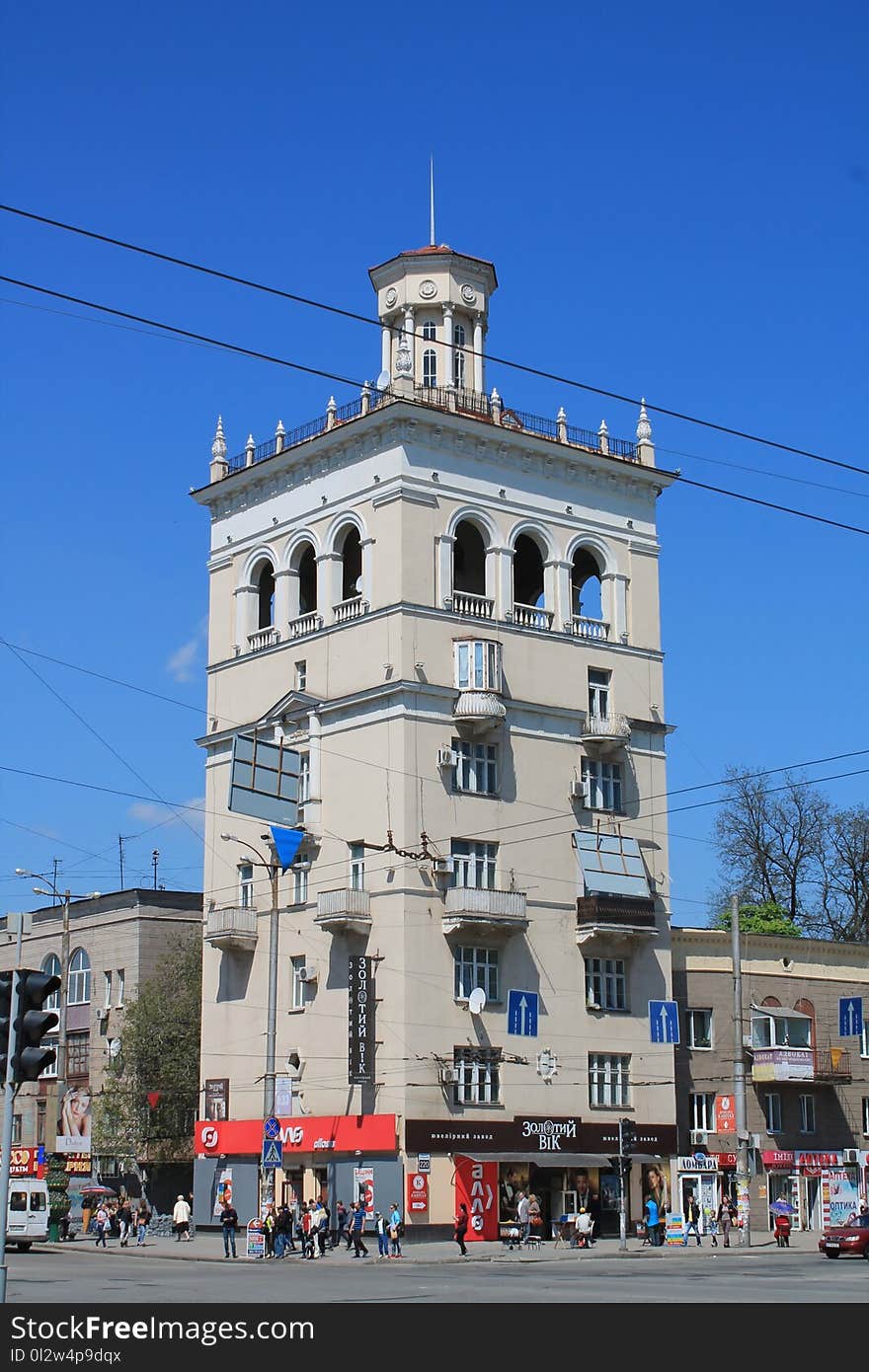 Building, Landmark, Sky, Town