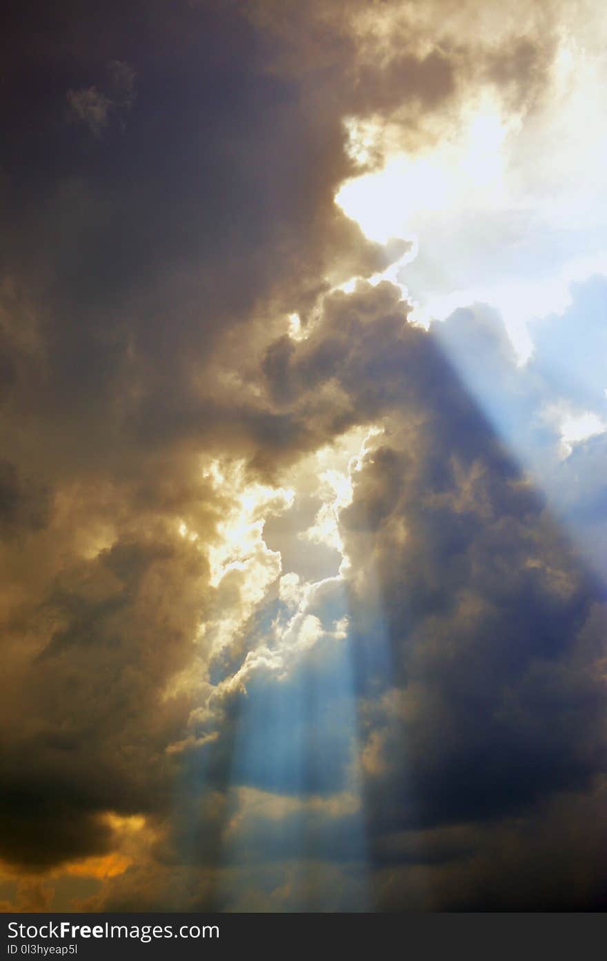 Sky, Cloud, Daytime, Atmosphere