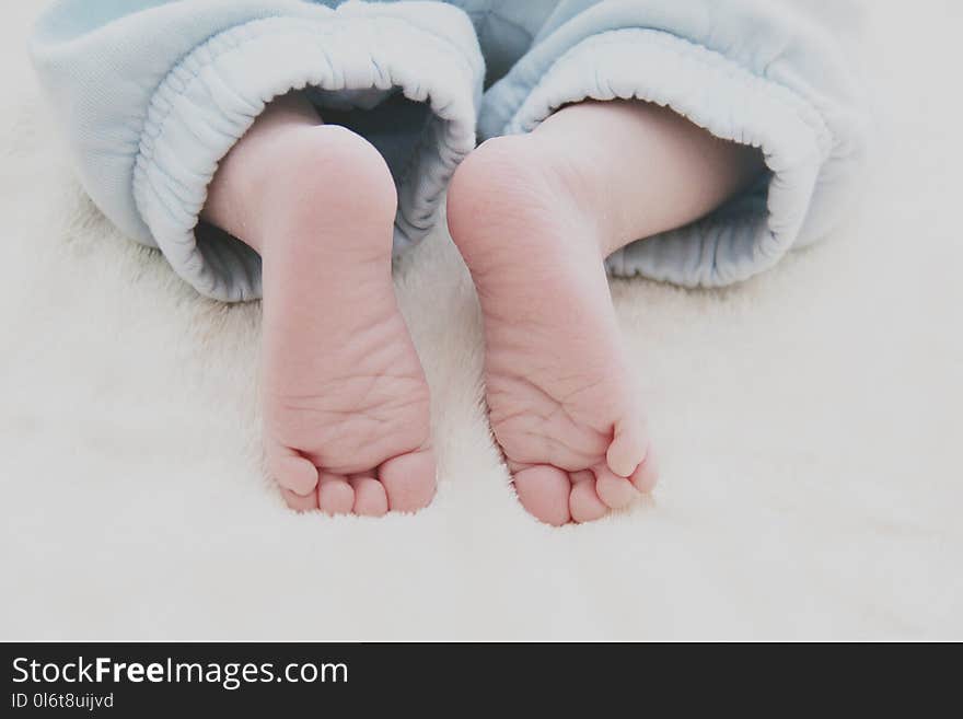 Close-up Photography of Baby&#x27;s Feet